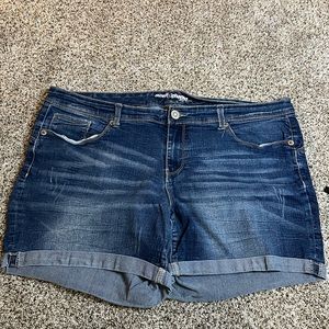 Sweet Cheeks by Ariya Jeans jean shorts